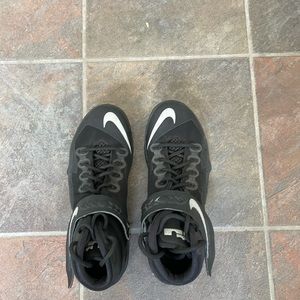 Nike Lebron James Zoom Soldier VIII Black/Metallic Silver Size 8.5 U.S.